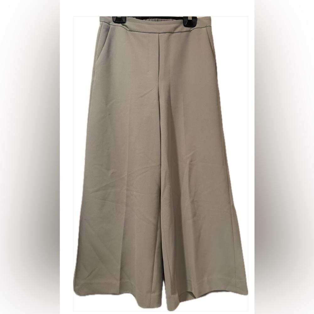 Aritzia Manolo Pant
Size 4
Taupe
Excellent Condition
